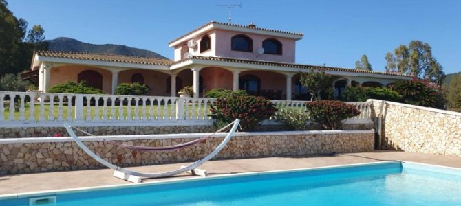 Villa con piscina (14 posti)